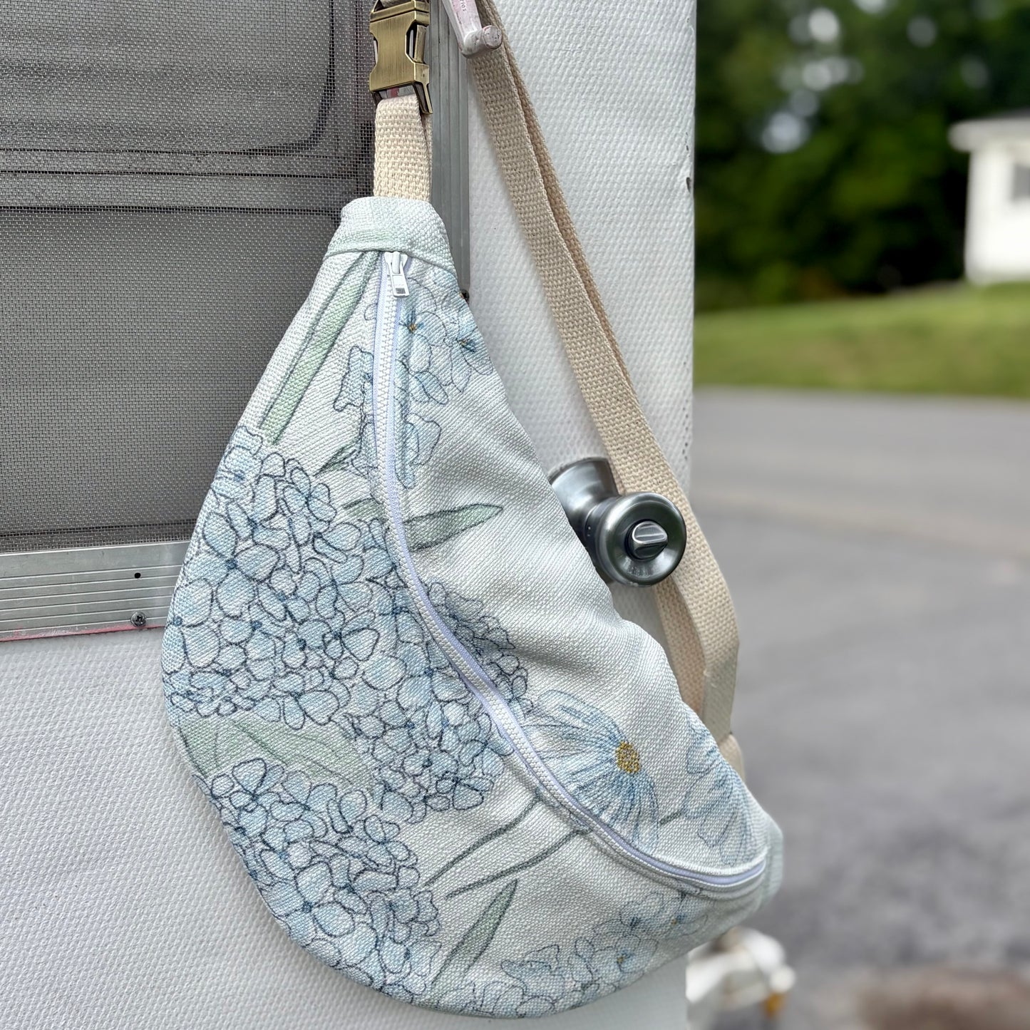 Fanny Pack- Blue Daisy