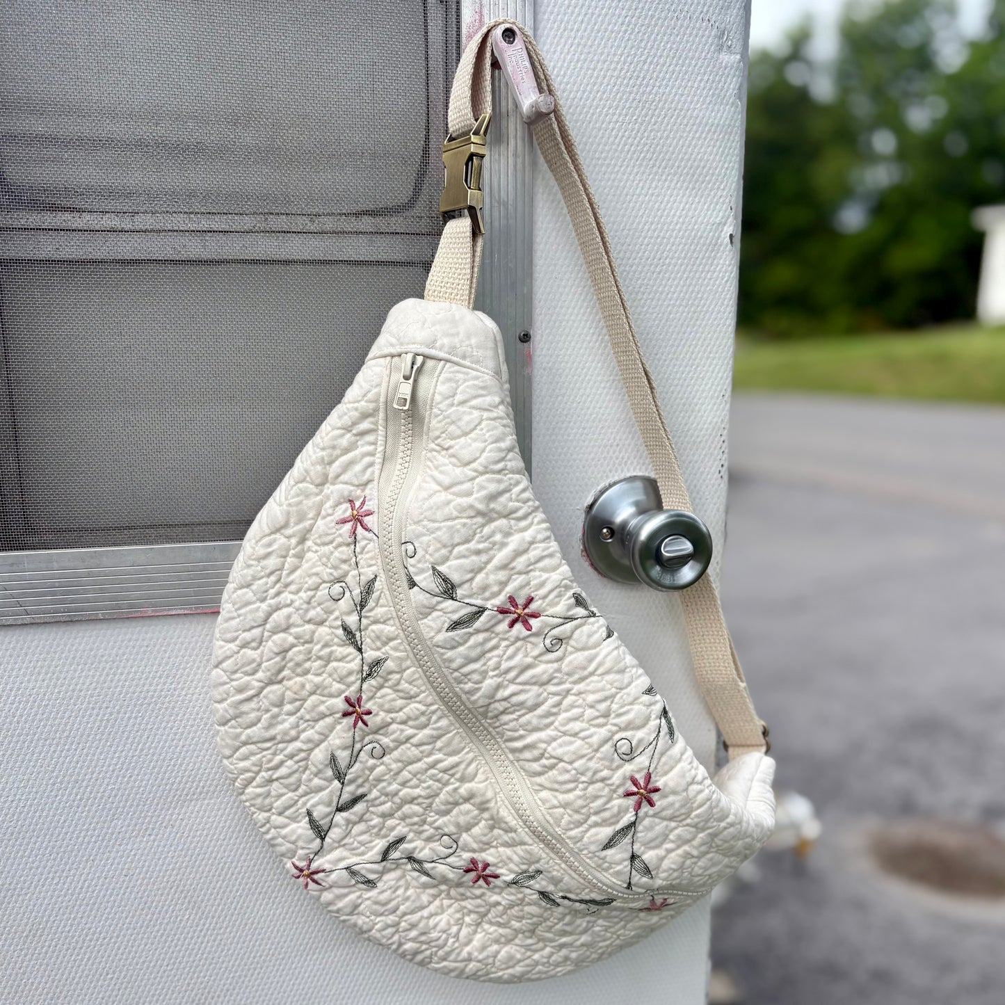 Fanny Pack- Dainty Cream Floral