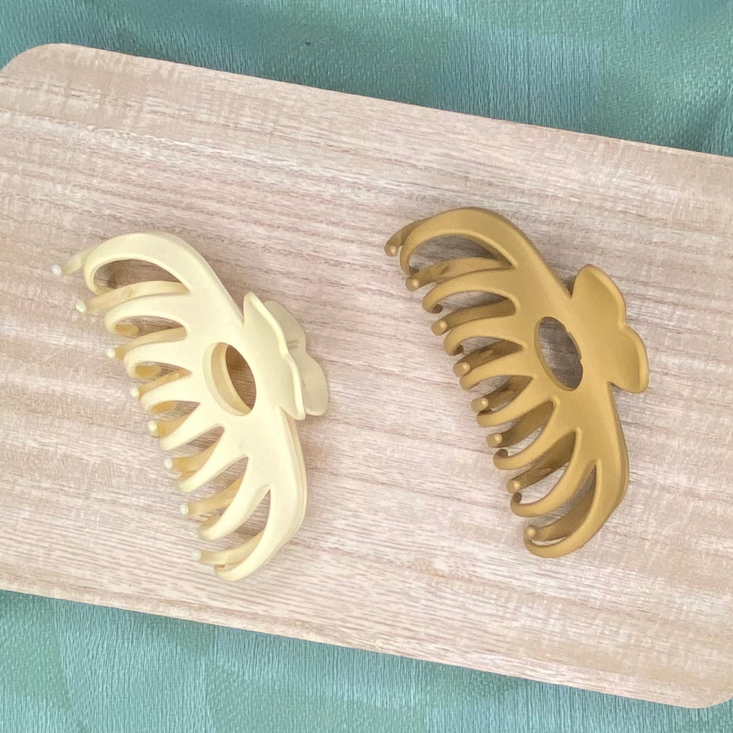 Claw Clip- Large Butterfly Clip- Cream, Camel