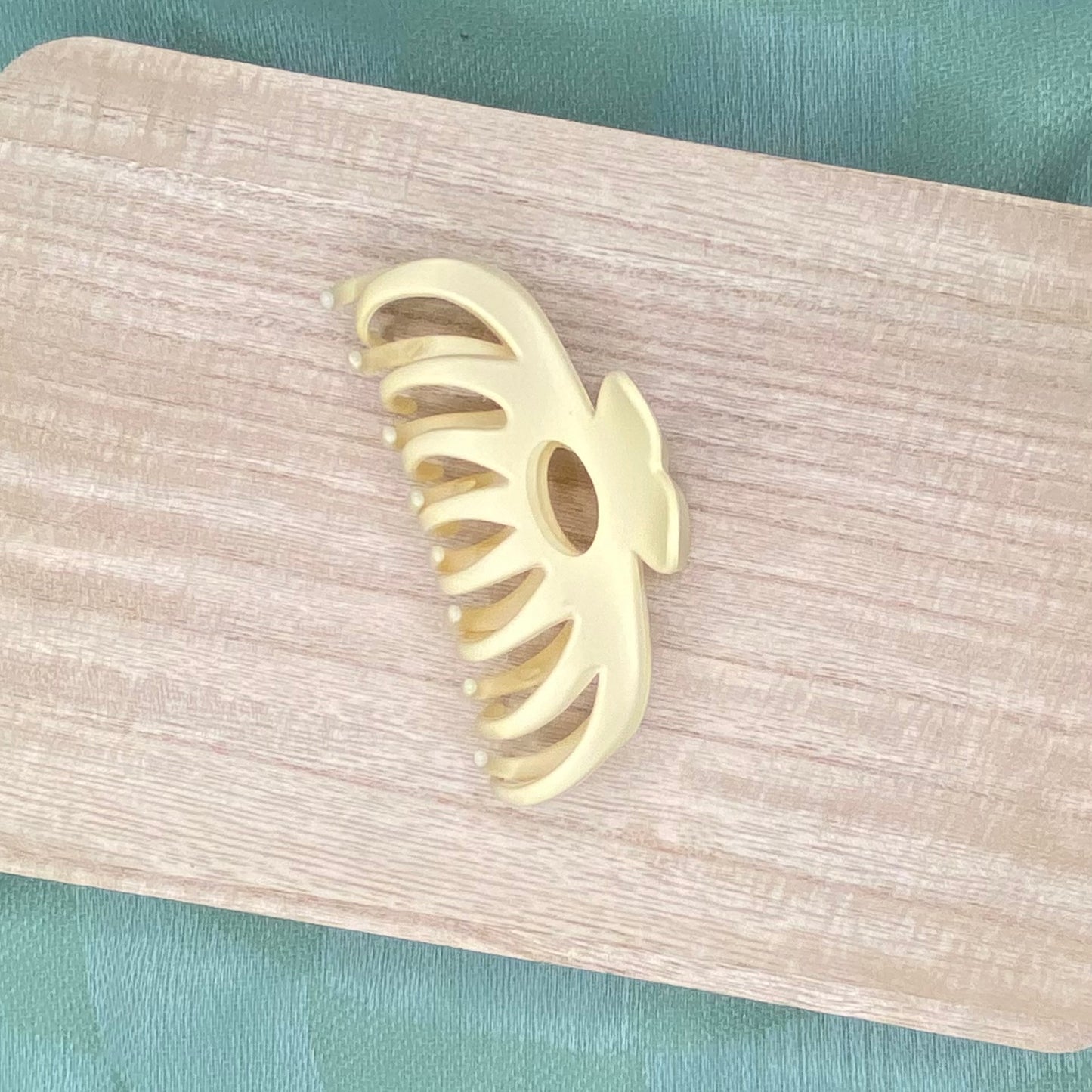 Claw Clip- Large Butterfly Clip- Cream, Camel