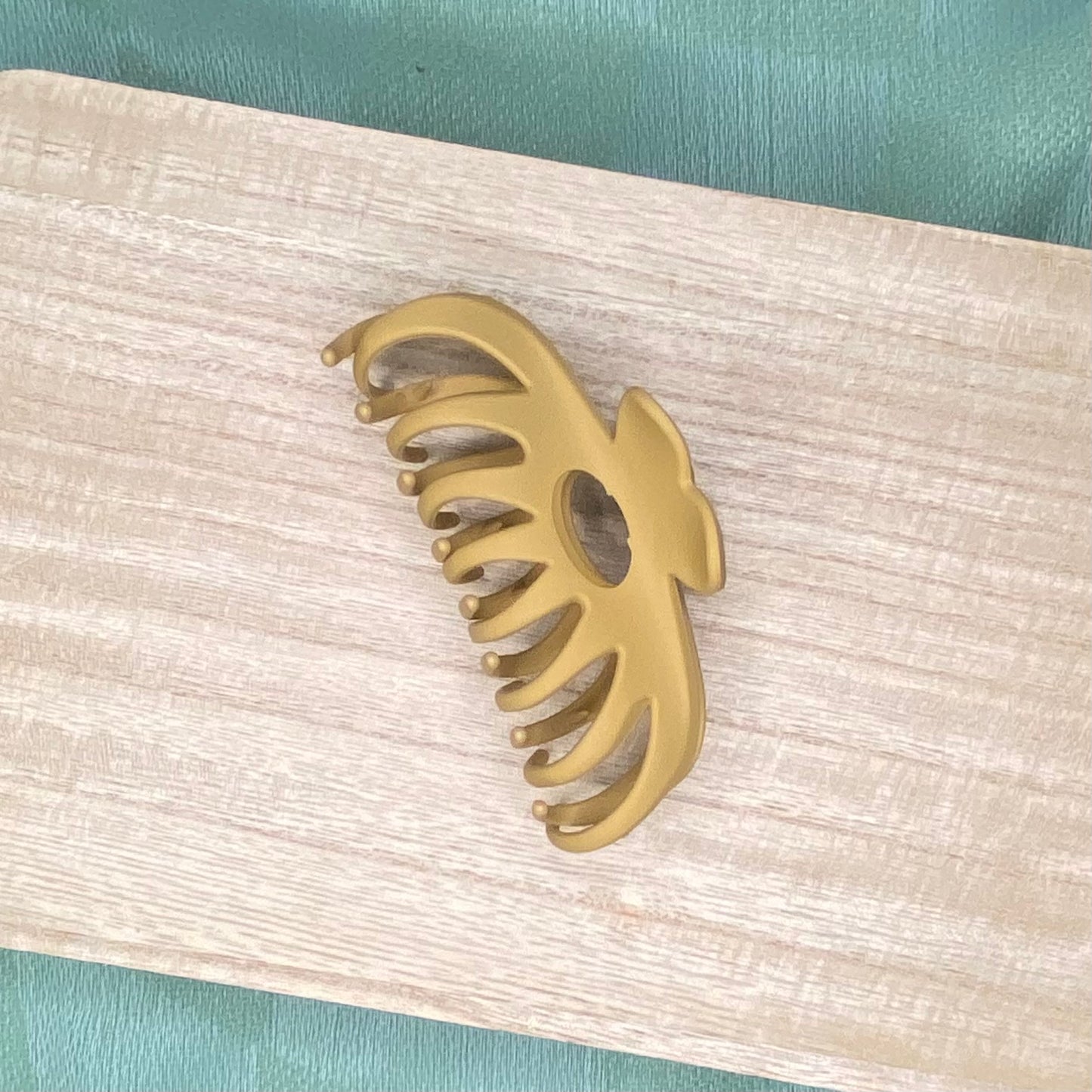 Claw Clip- Large Butterfly Clip- Cream, Camel