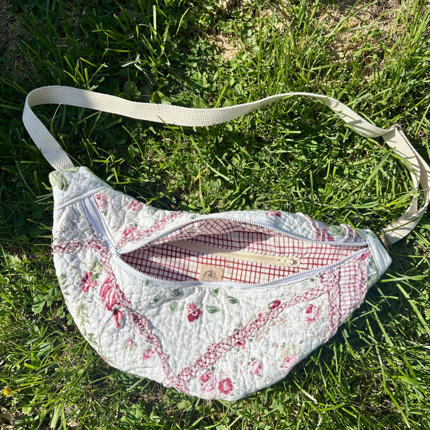 Fanny Pack- Quilted Red and White Floral